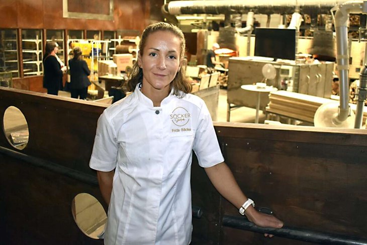 För ett par år sedan öppnade Frida Bäcke sitt eget konditori Socker Sucker i Stockholm. Nyligen var hon en av föreläsarna när det hölls en inspirationsdag på Skedvi Bröd för för mat- och dryckesföretag från nedre Dalälven-området. Foto: Pär Sönnert
