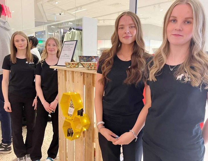 Daladukar UF. Agnes Törnroos, Matilda Lundin, Emma Bengtsson och Alice Sjöström.