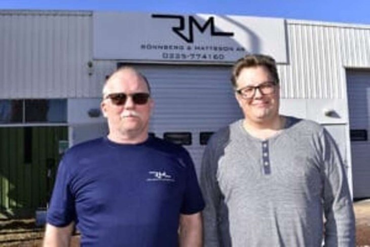 Torbjörn Rönnberg och Richard Forslund äger RM Bygg. Torbjörn är även vd för företaget som han var med och grundade 1989. Företaget har nischat sig mot att renovera gamla byggnader, med gamla metoder. Foto: Pär Sönnert