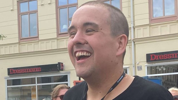 Johan från Revyresan får proffstips i stand up