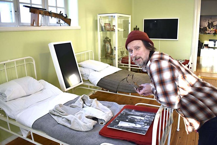 Ett av rummen på museet är inrett som en sovsal. "De guidade turerna är väldigt populära och vi har många långväga besökare", säger Lars Andersson Schaar. Foto: Pär Sönnert