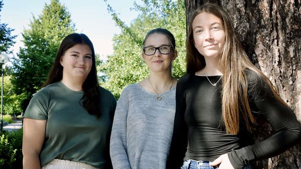 De stöttar tjejer och unga kvinnor