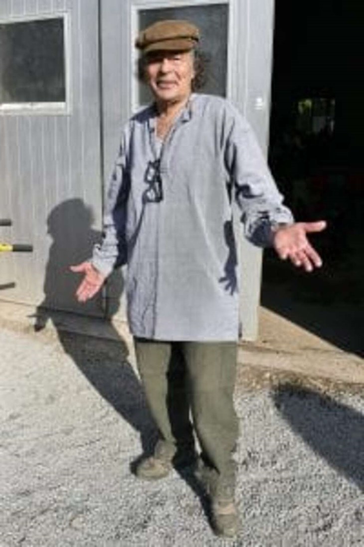 Årets tema för potatistavlan var historia, vilket syntes på konstnären själv som hade klätt sig i gammeldags kläder. Foto: Pär Sönnert