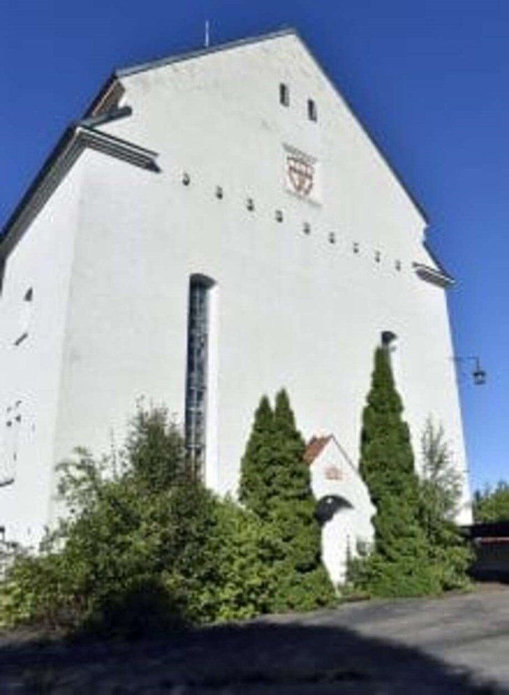Elkyrkan från utsidan. Den 26 oktober bjuds allmänheten in till öppet hus samt loppis i Elkyrkan. Foto: Pär Sönnert