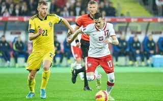 ”En liten fotbollsnation som blixtrar till då och då”