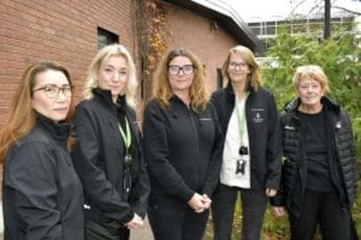 Orange Day uppmärksammas den 25 november världen över men redan den 22 november hålls fackeltåget i Hedemora. "Det blev så lyckat med fackeltåget på en fredag i fjol att vi valde att köra på en fredag i år med", säger Elin Gröndahl, tvåa från vänster. Övr
