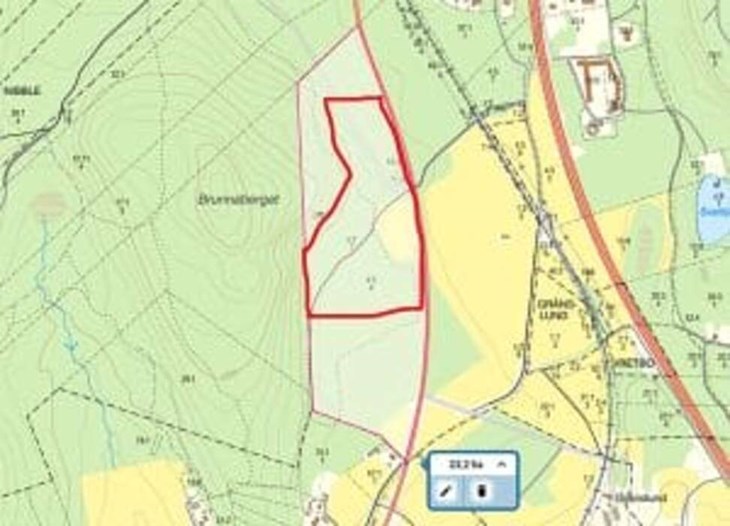 Innanför den kraftigt markerade röda linjen är tomten för kraftvärmeverket. Karta från Hedemora Energis handlingar.