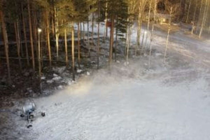 Huvudspårsystemet på Brunnsjöberget är slingor på 5 kilometer, 3,8 kilometer, 2,2 kilometer, 1,5 kilometer samt en lättåkt 700 metersslinga. När det finns mycket natursnö dras även "Vildmarksbanan" som är på 5,5 kilometer och dessutom brukar klubben spåra