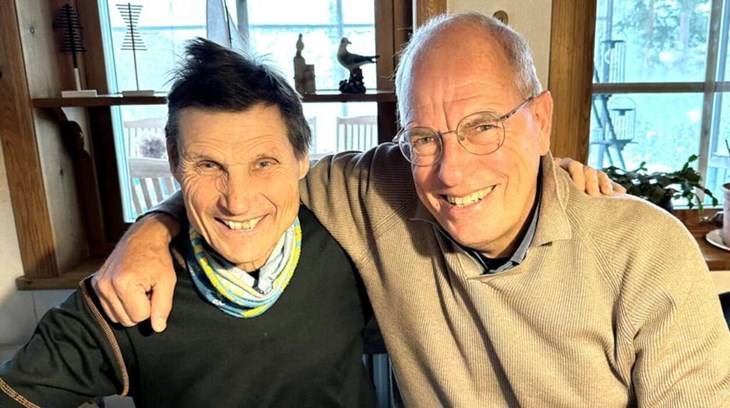 Nils-Peter Kling och Anders Hansson har haft många och långa samtal om ”Klingens” liv. Samtalen blev sedan en bok. Här är en bild från ett av dessa samtal. Duon har bestämt att överskottet av bokförsäljningen ska gå till stipendier som delas ut till perso