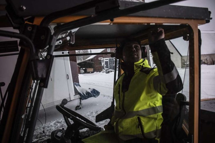 Fordonsparken har vuxit från den där fyrhjulingen han en gång började jobba med. Foto: Christian Larsen