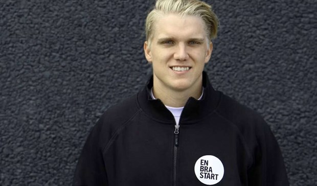 ”Det är i motvind som draken lyfter” ”Det är i motvind som draken lyfter”
