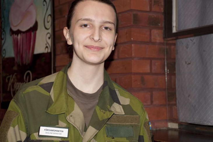 Louise Jacobsen, skolinformatör Försvarsmakten: "Vi vill lugna den oro som man kan känna inför Försvarsmakten. Om man blir man kallad så kan man inte bara säga att man inte vill. Lagen säger att man måste åka dit. Själv var jag ganska orolig men när jag v