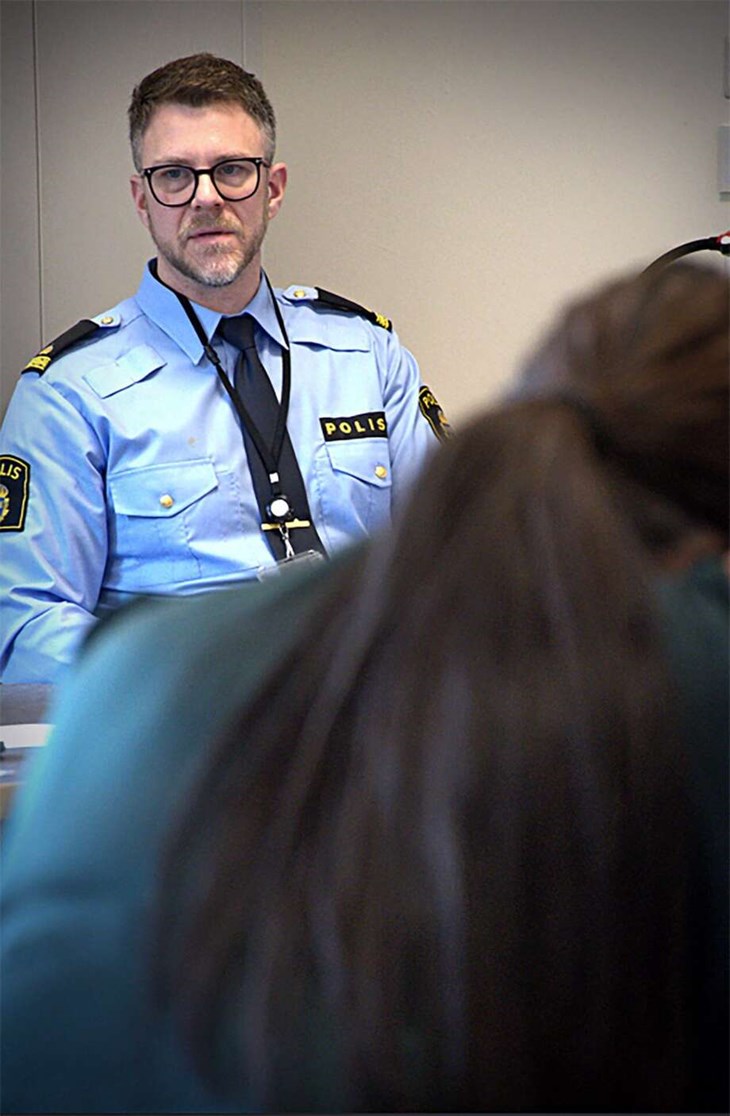 Thomas Nordström, kommunpolis i Hedemora, uppger att statistiken från Brottsförebyggande rådet kan ge en felaktig bild. "Ett ärende kan innehålla flera rubriceringar för en person kan vara utsatt för flera brott på samma anmälan. Och då drar statistiken i