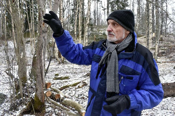 "Att Norns Bruk kunde stöpas om, från järnmalm till skog, gjorde även att bruket levde kvar längre och det är därför som bruket är så välbevarat", säger Bengt-Erik Johansson, en av få som är bosatta på bruket. Foto: Pär Sönnert
