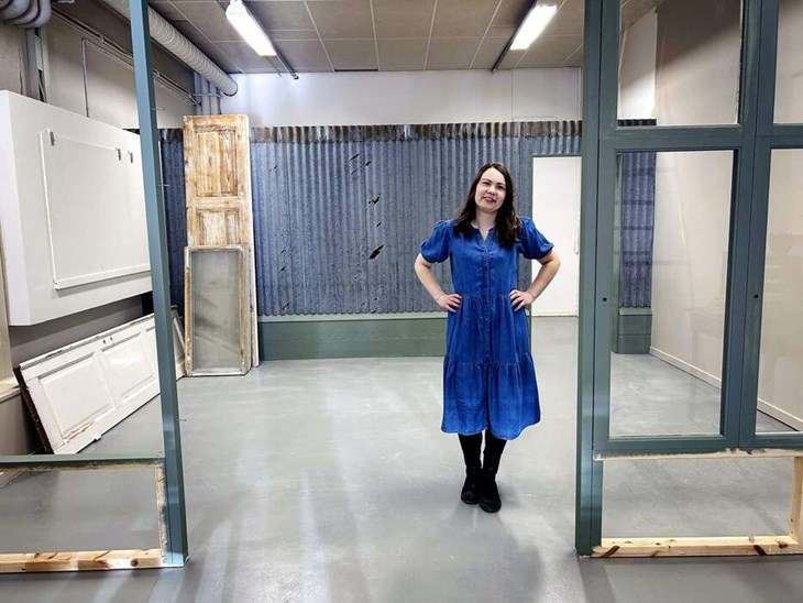 Bakom de glasade väggarna ska Rebecka ha ett inspirationsrum där hon till exempel kan duka upp ett vackert bord. Foto: Karin Diffner