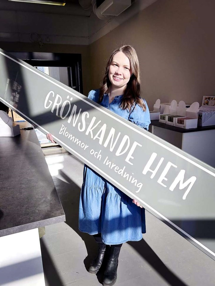 Snart kommer skylten upp till Rebeckas första egna butik: Grönskande hem. Foto: Karin Diffner