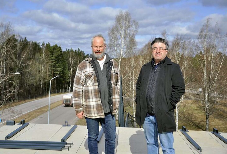 Pontus Björklin, från Pofab - Pontus Fastighetsservice AB och Daoud Kass Yosef, projektledare Riverside Avesta. Foto: Lisa Björklund