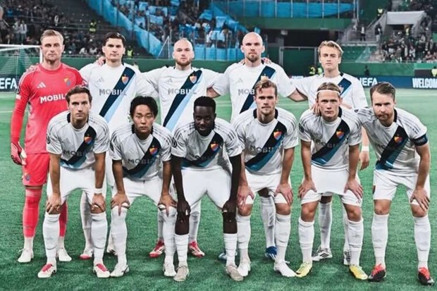 ”Kan inte låta bli att skriva om den historiska semifinalen”