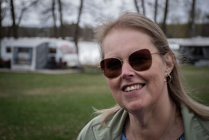 Anna-Lena Pligg är nöjd med att det nederländska paret arrenderar Sandvika camping under de kommande två åren. Foto: Christian Larsen