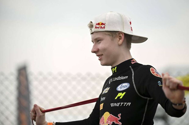 14-åriga superlöftet Scott klättrar i racingmästerskap 14-åriga superlöftet Scott klättrar i racingmästerskap
