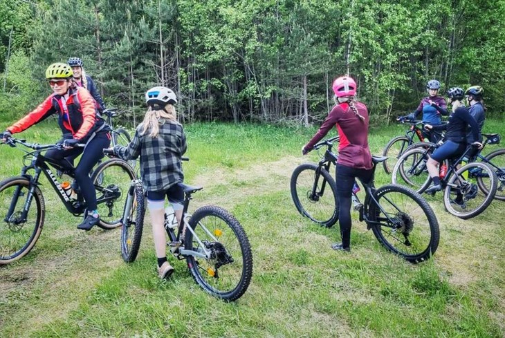 "Vi tror att det här är ett vinnande koncept för att få fler tjejer att stanna inom cykelsporten", säger BOrlänge CK:s Helena Smederöd. Foto: Privat