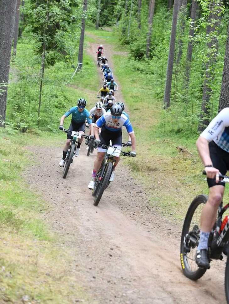 Borlänge CK:s Andreas Dahlgren tar sig uppför backen. Foto: Cecilia Dahlgren