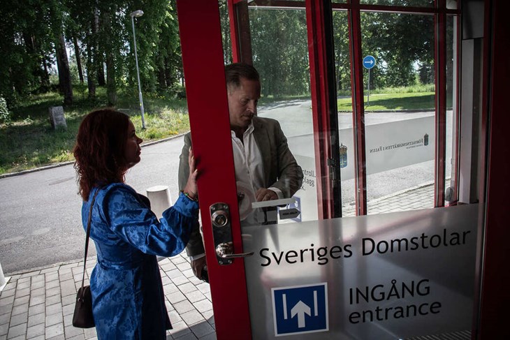 Malin och Johan Gnospelius inför sista dagen i Falu tingsrätt. Foto: Christian Larsen