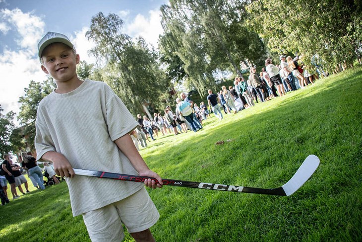 Melker Lindholm tog med en klubba som skulle få en autograf av idolen. Foto: Christian Larsen