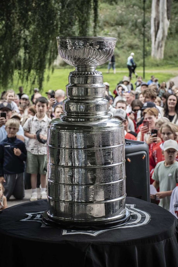 Stanley Cup-bucklan var en av två huvudpersoner i Hedemora. Foto: Christian Larsen