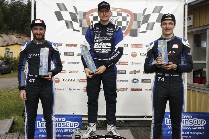 Vinsten på Kinnekulle Ring. På andra plats kom Albin Karlsson och 3:a blev Erik Blixt, som kör för det största teamet: Nyman Racing. Foto: Bengt-Åce Gustavsson