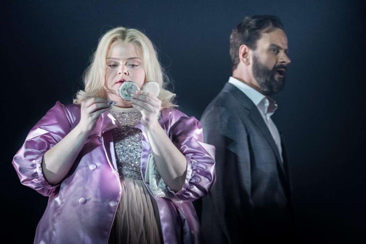 Det var när Isabelle Kyed spelade Ofelia i Shakespears "Hamlet" på Stockholms Stadsteater som författaren Karin Janson fick upp ögonen (och öronen) för den Borlängebördiga skådespelaren, med kopplingar till Stora Skedvi. När Janson messade Kyed och frågad