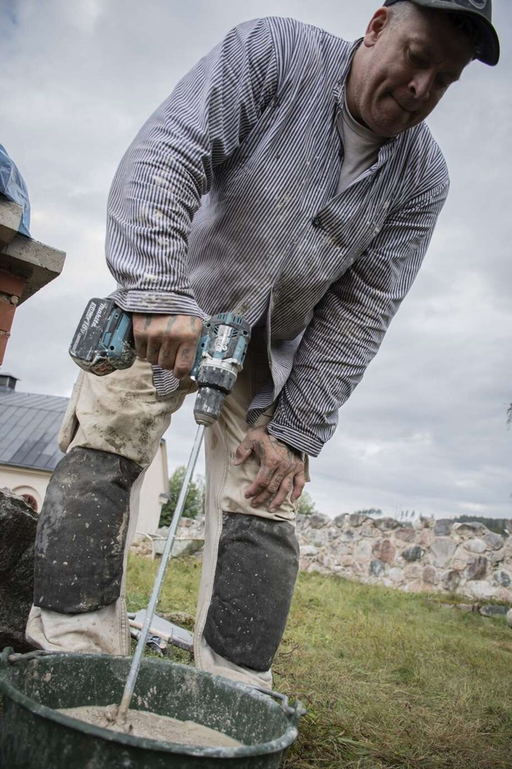 Betongen är en hel vetenskap. Receptet på det som används vid klostret är framtaget med precision. Foto: Christian Larsen
