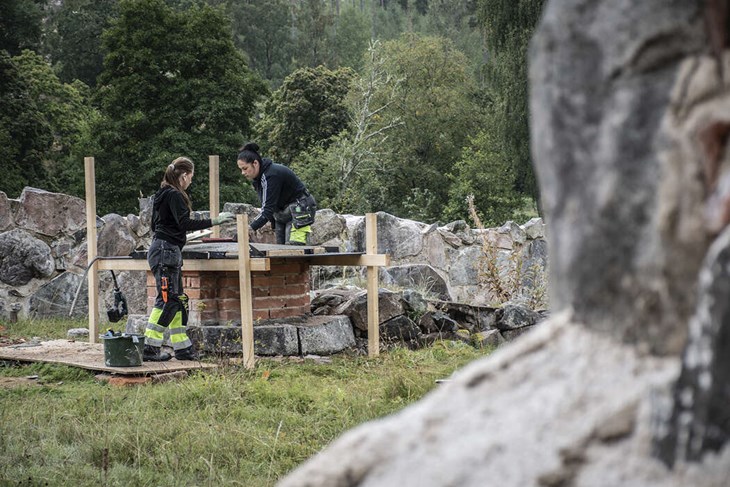 Arbetsplats mitt i den treskeppiga klosterkyrkan. Foto: Christian Larsen