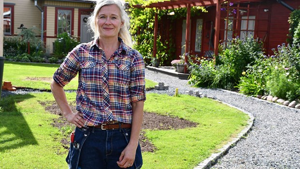 Ulrika är först i Dalarna att utföra trädgårdsstyling