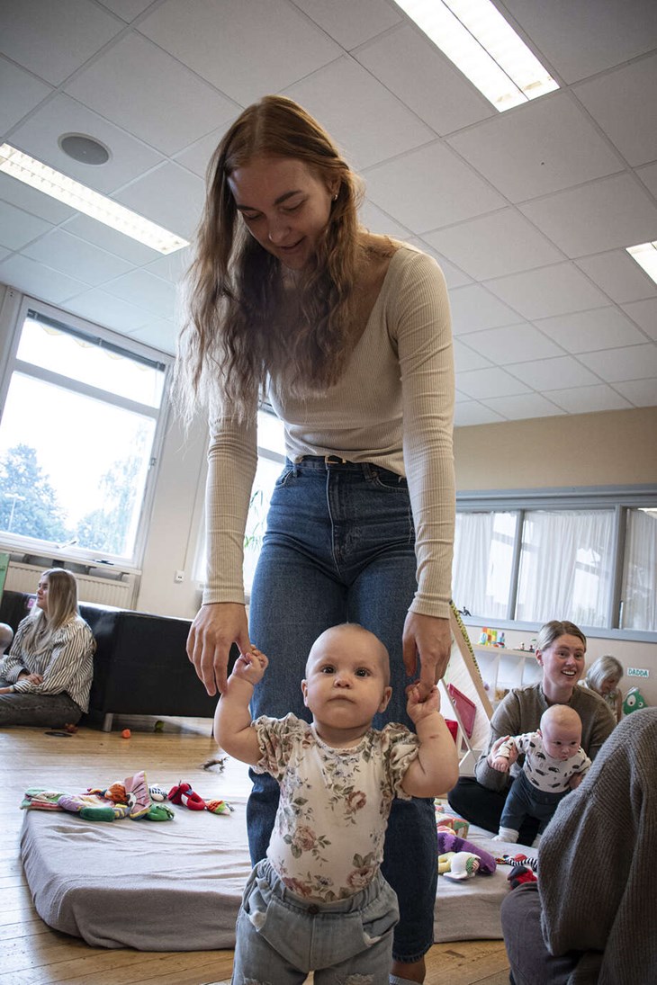 Embla och Ester är veteraner på Öppna förskolan. Foto: Christian Larsen