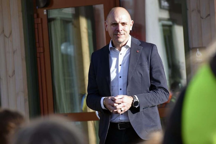 "Ta vara på varandra och se till så att ingen blir utanför" sade kommunstyrelsens ordförande Fredrik Jarl (C) i sitt invigningstal. Foto: Pär Sönnert
