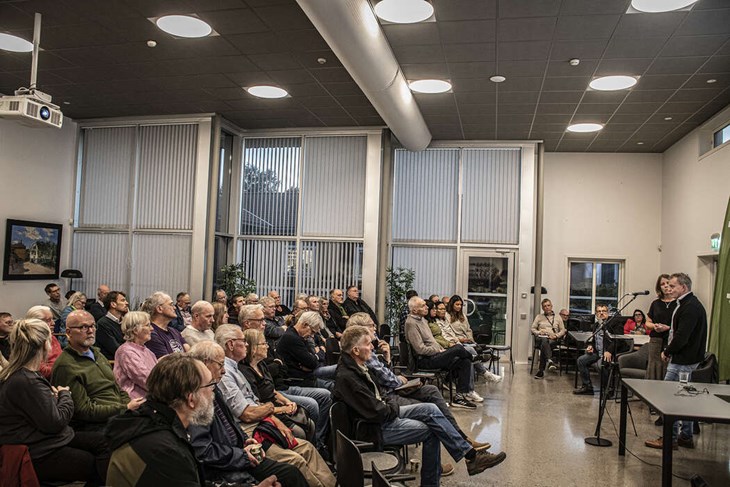 Ett 40-tal åhörare, berörda av etableringen av kraftvärmeverket. Foto: Christian Larsen