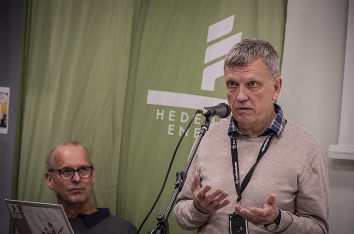 Styrelseordförnanden Håkan Morelius (S) förklarade den politiska gången. Foto: Christian Larsen