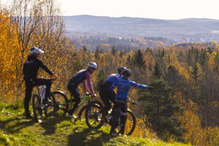 Cyklisterna njöt av en fantastisk utsikt från Bergebo motionscentral. Foto: Henrik Hansson/Borlänge kommun