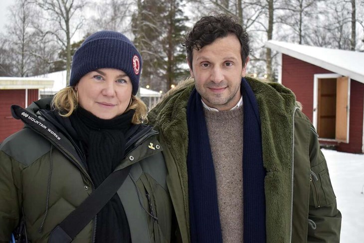 Regissören Lisa James Larsson och skådespelaren Joel Spira trivdes bra under inspelningarna i Gagnef, som fick beröm för sina vackra miljöer. "Det är klart att en serie med det här namnet måste spelas in just i Gagnef", sade regissören Lisa James Larsson.