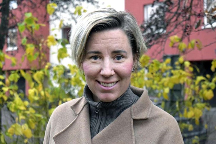 På frågan om vilka hon hoppas ska läsa boken svarar Johanna Flood: "Gärna medelålders kvinnor och män från medelklassen och uppåt. Det är vi som driver på konsumtionen mest". Foto: Pär Sönnert