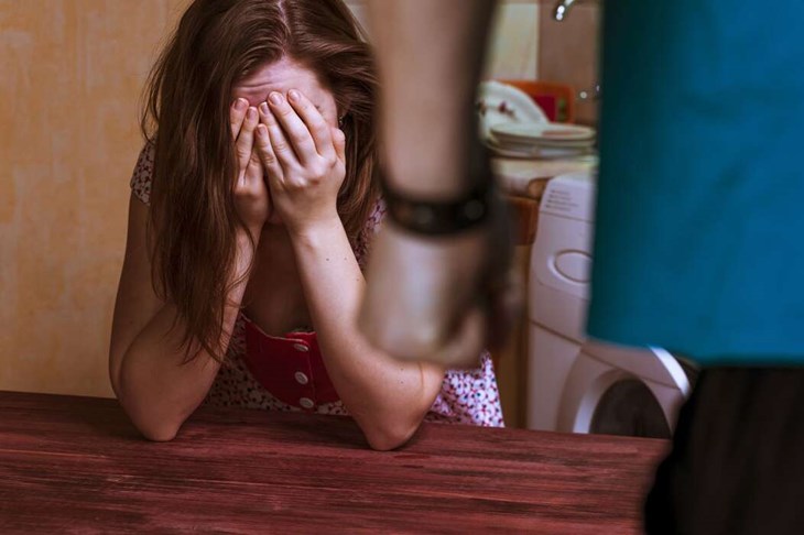 Våldet eskalerar ofta när kvinnan vill skiljas. Foto: Dreamstime