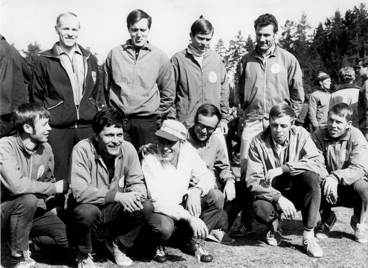 Avesta OK som 1970 kom fyra på Tiomila. Nedre raden: Rune Johansson, Lars Sivars, Anders Johansson, Göran Kloow, Folke Björkman och Sven-Olof Johansson. Främre raden: Jan Sandberg, Olle Öhgren, Erik Johansson och Per-Gustav Landberg. Foto: Privat