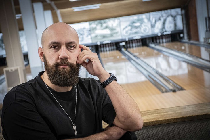 Michael Gustavsson klev först in som chef för simhallen i aprill 2022. Foto: Christian Larsen