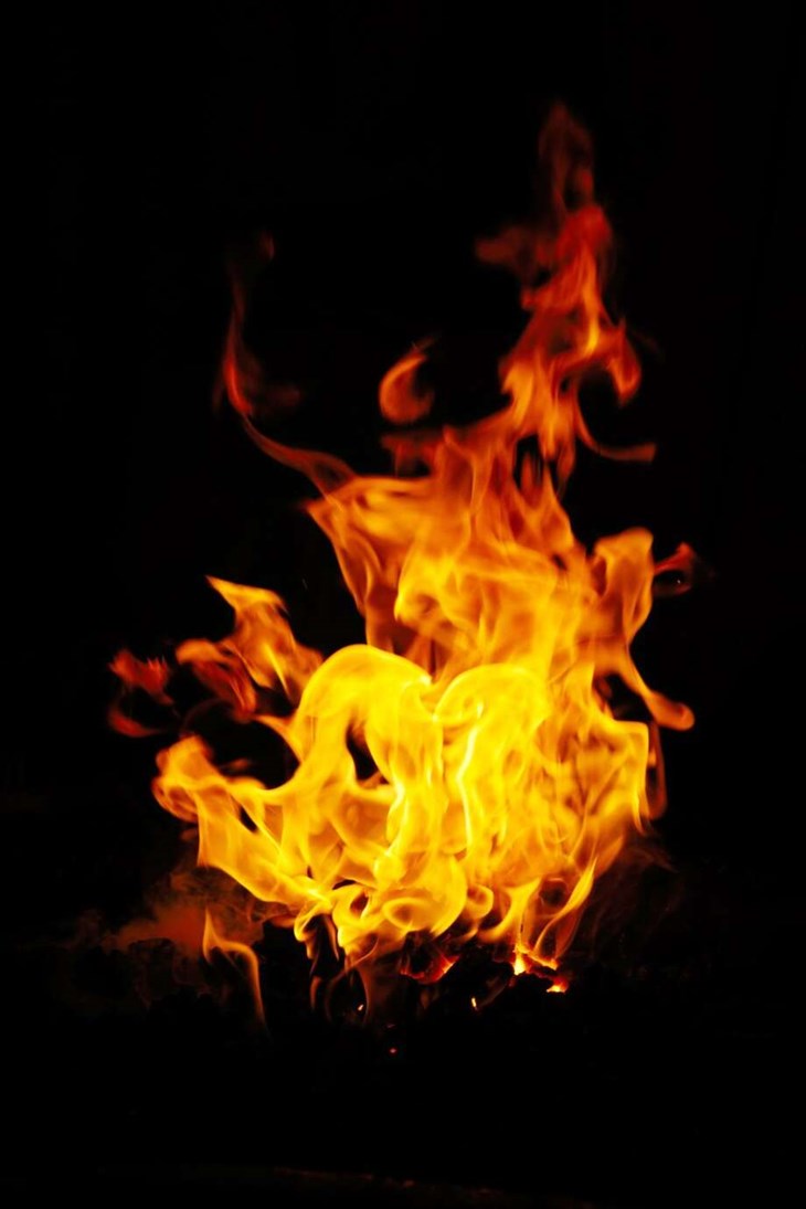 En civil insatsperson kan släcka en påbörjad eld. Foto: Dreamstime
