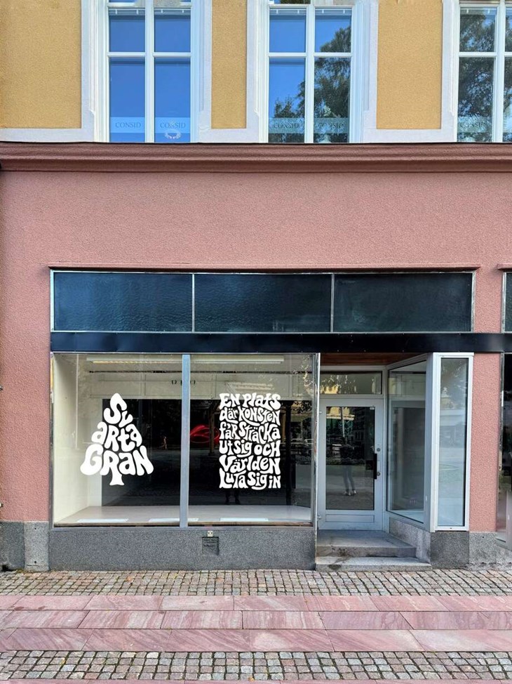 Galleri Svarta Gran håller numera till på Sveatorget i centrala Borlänge, där Internationella kvinnoföreningen tidigare höll till. Foto: Privat