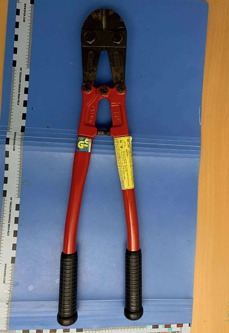 En bultsax hörde till polisens beslag i samband med gripandet av kvinnan. Foto: Polisens förundersökning