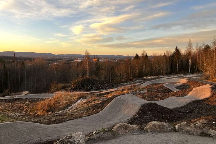 Över 400 ton fyllnadsmassor har fraktats till Bergebo under hösten, för att preparera cykellederna. Foto: Borlänge CK