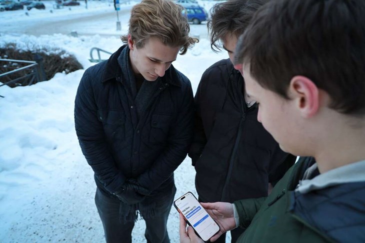 Användaren laddar upp sitt CV eller beskriver sitt drömjobb i AI-tjänsten och matchas därefter mot potentiella jobb. Foto: Malin Westling