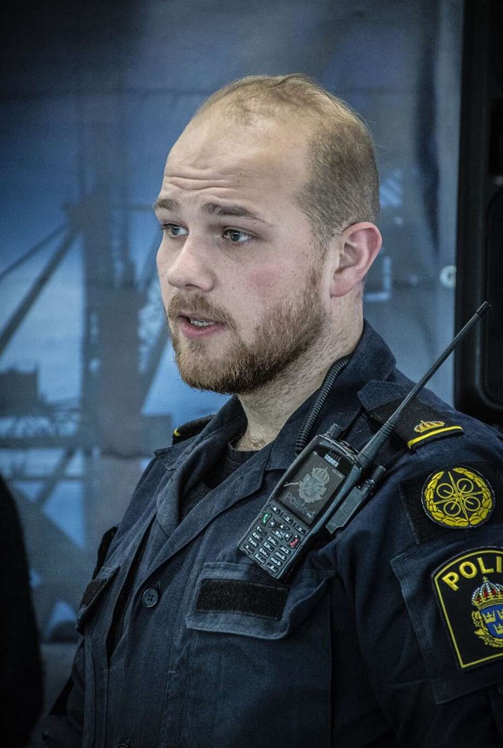 Polisassistent Alex Thaung berättar att det idag finns en misstänkt person för det omfattande klottret i Hedemora, men att ärendet är pågående. Foto: Christian Larsen